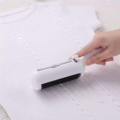 Brosse anti poil blanche usage sur drap