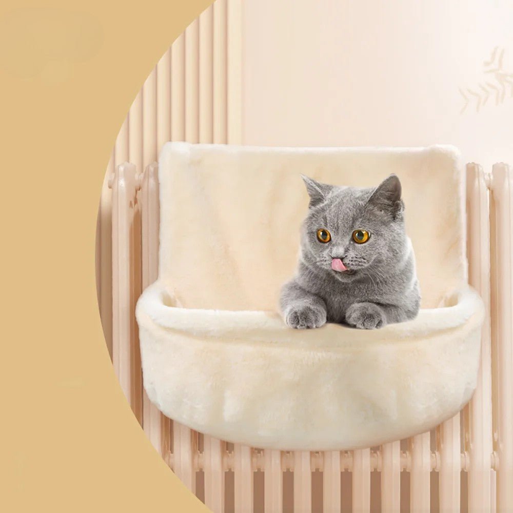 hamac chat pour radiateur beige chat curieux