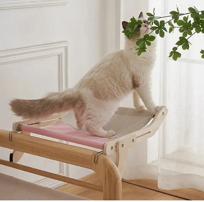 Hamac pour chat cododo gris rose sur le lit chat actif