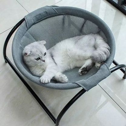 hamac pour chat gris sur pied chat détendu