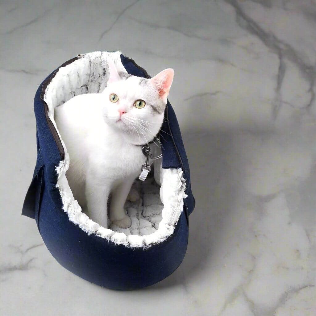 Sac de transport chat bleu marin chat curieux