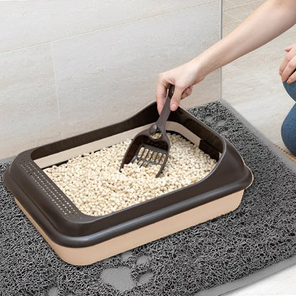 Tapis chat litière gris sous le bac